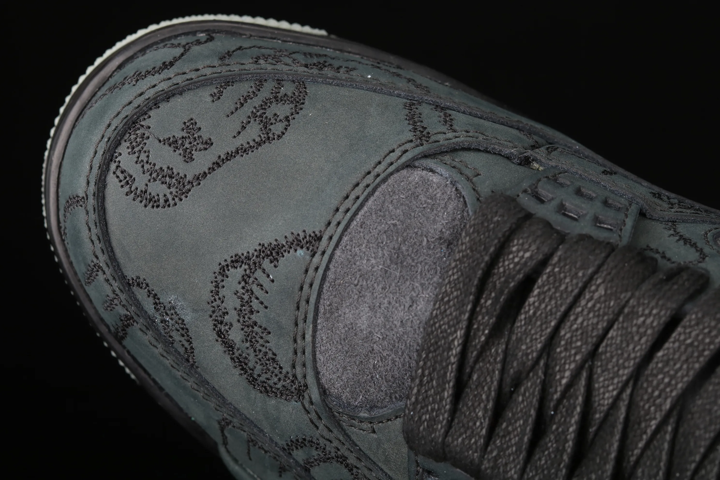 All categories Air Jordan Jordan series basketball shoes Air Jordan 4 Pure original Kaws x Air Jordan 4 Black AJ4 black suede luminous limited edition 930155-001